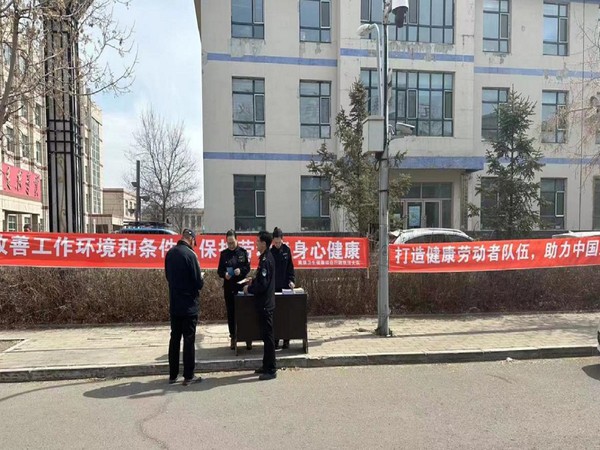 职业病防治法宣传周活动4.jpg